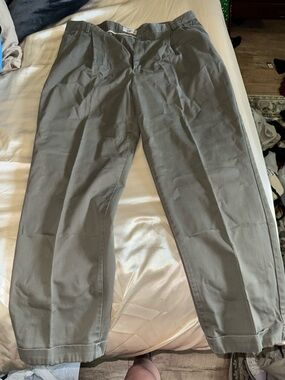 Roundtree & Yorke Men's Gray Chinos